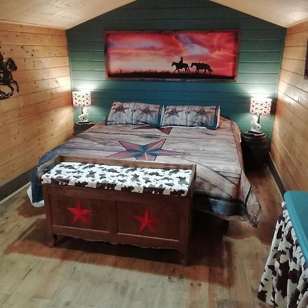 Mezieres-sur-Ponthouin La Valise A Cheval B&B 객실 사진