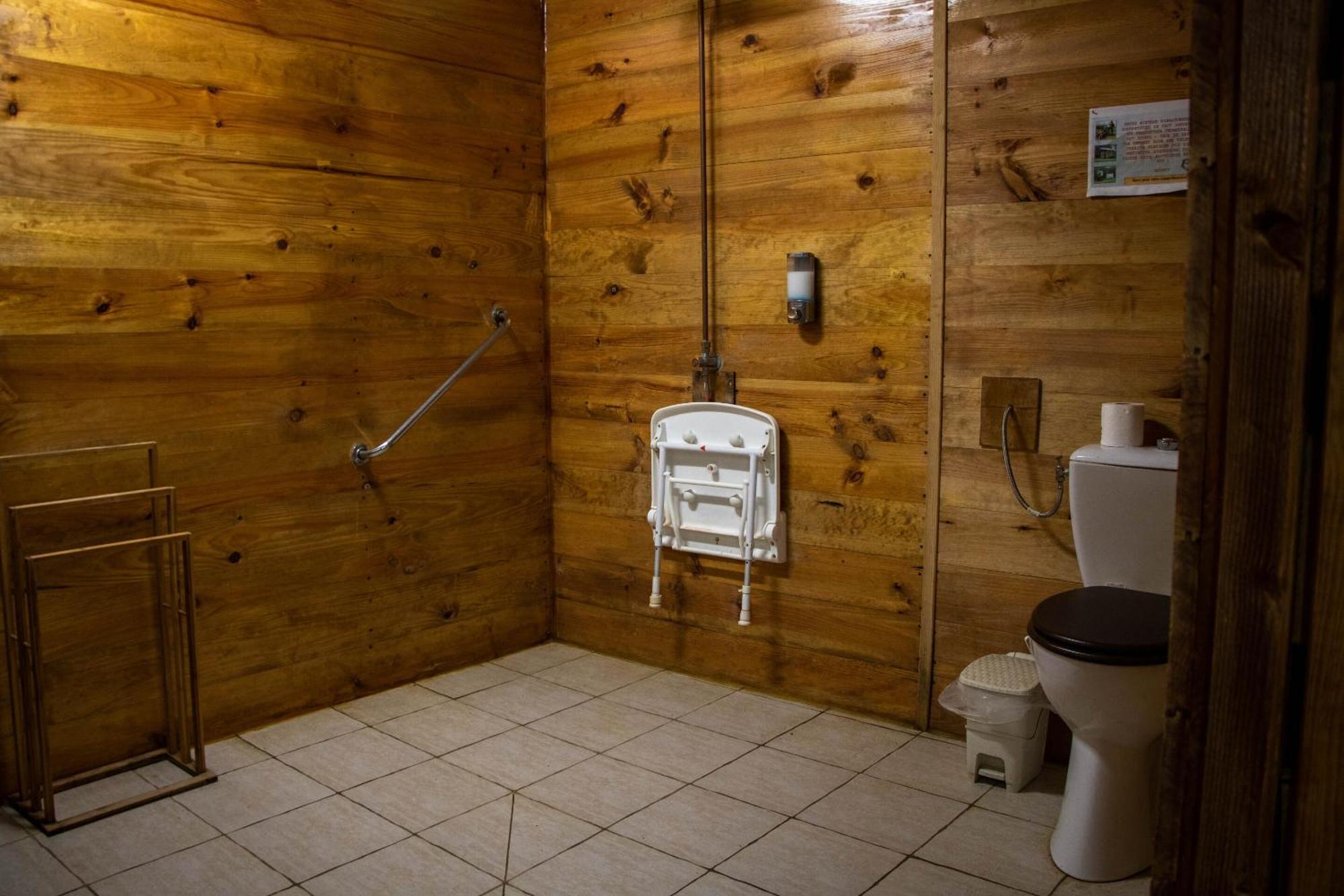 Mezieres-sur-Ponthouin La Valise A Cheval B&B 객실 사진