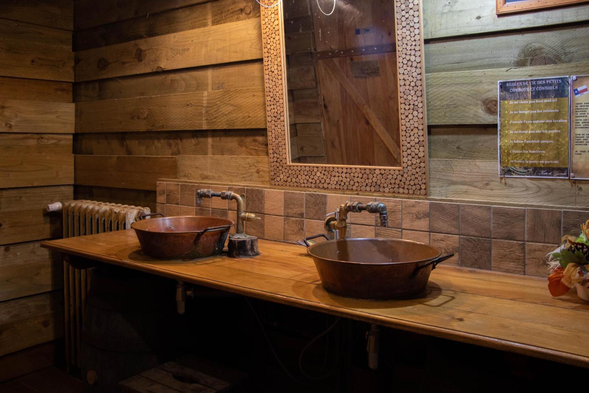 Mezieres-sur-Ponthouin La Valise A Cheval B&B 객실 사진
